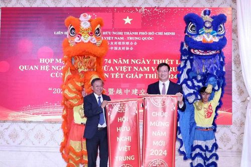 Họp mặt kỷ niệm 74 năm ngày thiết lập quan hệ ngoại giao Việt Nam-Trung Quốc