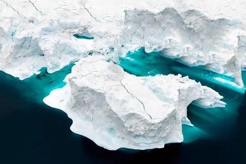 Greenland mất 30 triệu tấn băng mỗi giờ vì khủng hoảng khí hậu