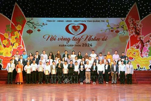 Nối vòng tay nhân ái hỗ trợ người nghèo