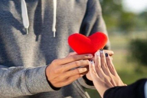 Tỏ tình bất thành, chàng trai gọi cảnh sát rồi làm điều khó chấp nhận
