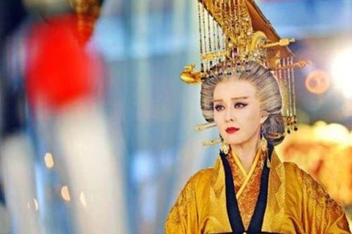 Võ Tắc Thiên thoái vị nghiến răng nói 3 câu, đàn ông trong thiên hạ nghe xong xấu hổ, tể tướng Trương Giản Chi nghe xong hổ thẹn
