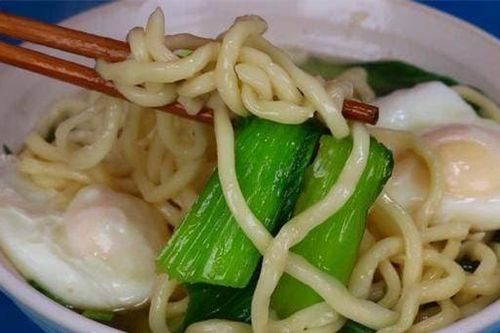 Chỉ mất vài phút để làm món mì ''phiên bản lười'', nó ăn ngon đến mức có thể ăn 7 lần/tuần mà không thấy chán