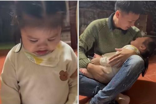 Bé gái đang nghe nhạc thì khóc nức nở, biết lý do ai nấy cũng xúc động