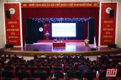 Phó Chủ tịch UBND tỉnh Lê Đức Giang làm việc với Trường Đại học Văn hóa, Thể thao và Du lịch Thanh Hóa