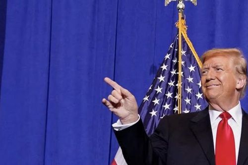 Chiến lược 'khác người' của ông Trump: Sáng đến tòa, tối vận động tranh cử