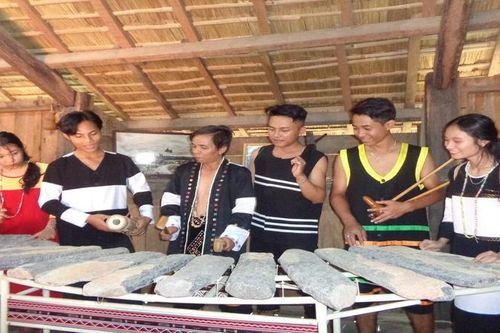 Đàn đá Khánh Sơn được công nhận bảo vật quốc gia