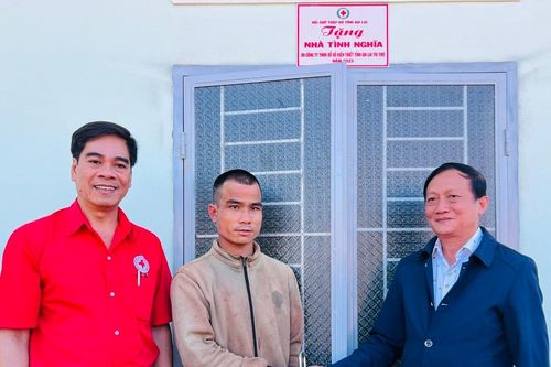 Hội Chữ thập đỏ tỉnh Gia Lai bàn giao 2 nhà tình nghĩa tại huyện Đak Đoa