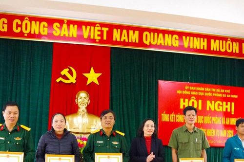 An Khê: 6 tập thể, cá nhân được khen thưởng trong công tác giáo dục quốc phòng và an ninh