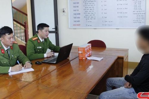 Công an Mường La xử lý 2 người dân mua bán pháo hoa không có giấy phép kinh doanh