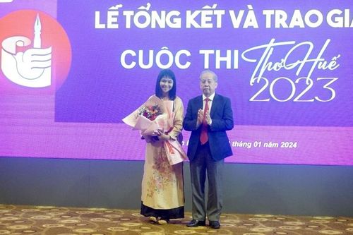 Trao giải cuộc thi 'Thơ Huế 2023'