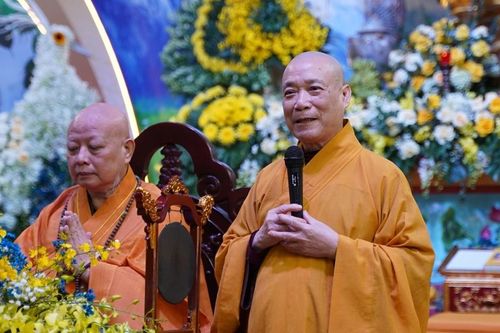 Hơn 3.000 Phật tử tham dự khóa tu kỷ niệm 26 năm ngày thành lập Đạo tràng Pháp Hoa miền Bắc