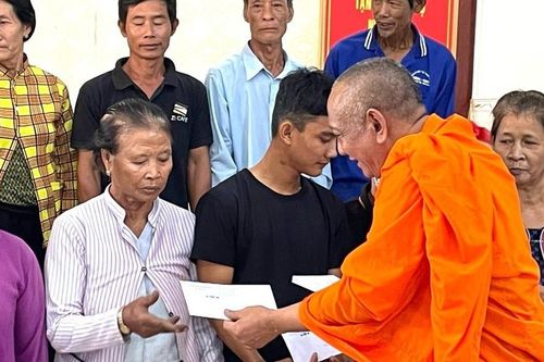 Kiên Giang: Chùa Candaransi (TP.HCM) trao quà Tết đến người dân có hoàn cảnh khó khăn