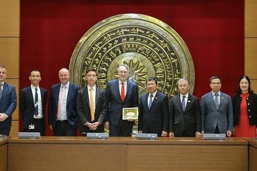 Chủ nhiệm Ủy ban Đối ngoại Vũ Hải Hà tiếp Chủ tịch Ủy ban Thương mại quốc tế của EP