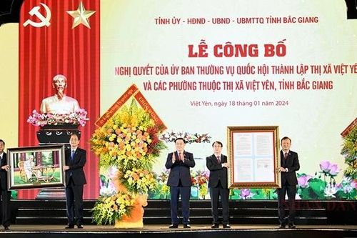 Chủ tịch Quốc hội Vương Đình Huệ dự Lễ công bố Nghị quyết của Ủy ban Thường vụ Quốc hội thành lập thị xã Việt Yên, tỉnh Bắc Giang