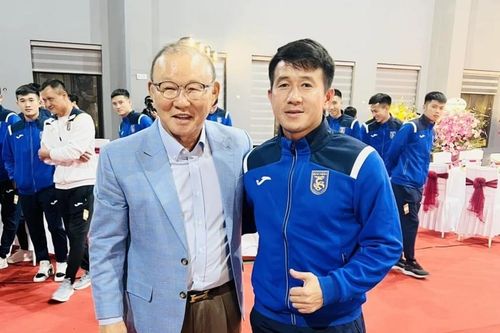 HLV Park Hang-seo tái xuất bóng đá Việt Nam