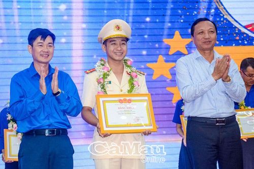 Thầm lặng giữ bình yên xóm ấp