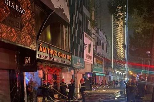 Cháy nhà hàng chay ở trung tâm TPHCM, 3 người được giải thoát an toàn