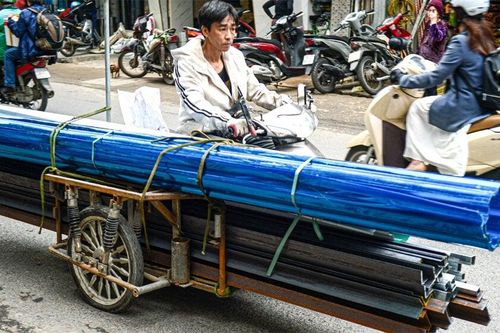 Xe 'máy chém' ngang nhiên và thách thức nhất, vì sao vẫn được làm ngơ?