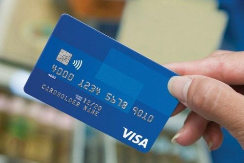 Nên làm thẻ Visa hay nội địa?