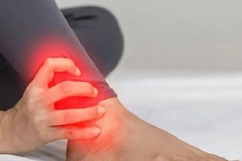 Đau khớp cổ chân dai dẳng cảnh giác với viêm khớp cổ chân