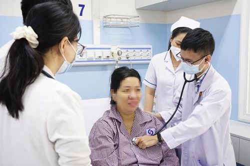 Cứu sống sản phụ ngưng tim 2 lần do thuyên tắc ối