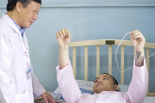 Nam thanh niên 21 tuổi phát hiện u não khổng lồ sau cơn nhức đầu