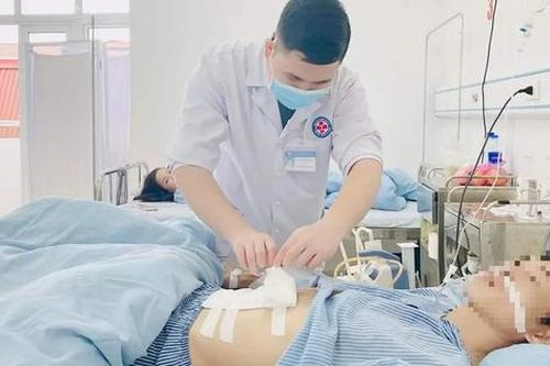 Thủng tá tràng do nuốt phải tăm gỗ