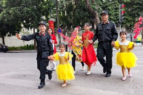 Chuẩn bị tốt nhất các điều kiện phục vụ nhân dân Thủ đô vui Xuân, đón mừng năm mới, Tết Nguyên đán Giáp Thìn năm 2024