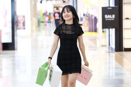 Người trẻ mua gì với số tiền thưởng Tết đầu tiên khó nhọc kiếm được?