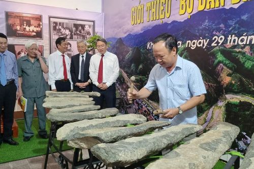 Bộ đàn đá Khánh Sơn tại Khánh Hòa được công nhận là bảo vật quốc gia