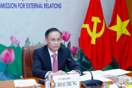 Trưởng Ban Đối ngoại Trung ương Lê Hoài Trung thăm, làm việc tại Italia