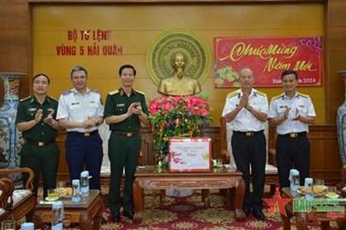 Trung tướng Nguyễn Trọng Bình kiểm tra, chúc Tết tại Bộ tư lệnh Vùng 5 Hải quân