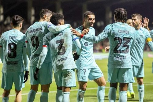 Jules Kounde bảo vệ Xavi: 'Các cầu thủ phải chia sẻ trách nhiệm'