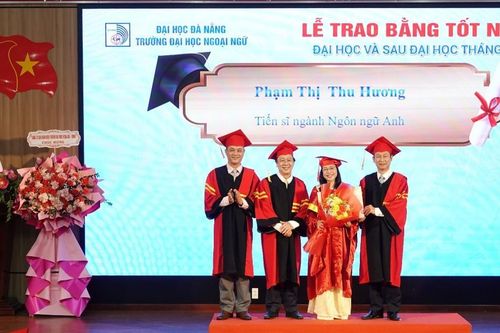 Trường ĐH Ngoại ngữ Đà Nẵng trao bằng tốt nghiệp cho gần 480 sinh viên, học viên