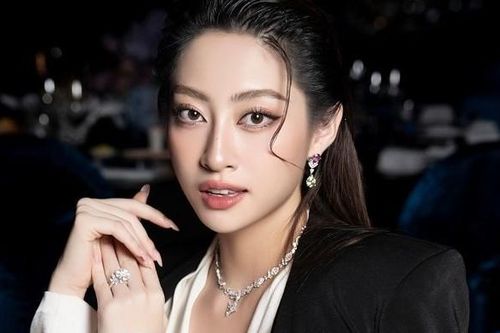 Hoa hậu Lương Thùy Linh 'đốn tim' fan với các thiết kế khoe eo thon, chân dài