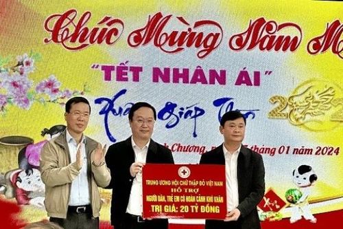Chủ tịch nước Võ Văn Thưởng dự Chương trình 'Tết Nhân ái' tại tỉnh Nghệ An