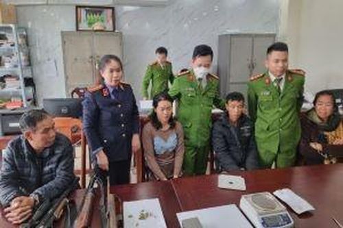 Nghệ An: Bắt giữ 4 đối tượng mua bán ma túy có sử dụng vũ khí nóng