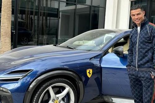 Cristiano Ronaldo tậu Ferrari Purosangue trị giá 400.000 USD