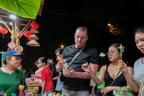 Lễ hội Tết Việt ở TP.HCM thu hút hàng nghìn người dự đêm khai mạc