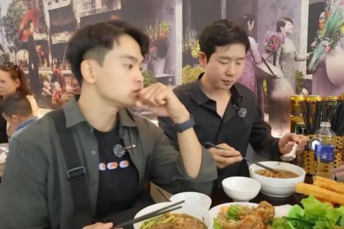 Khách Hàn Quốc đi foodtour 'mê không lối thoát', 'ăn sập' món ngon ở Hải Phòng