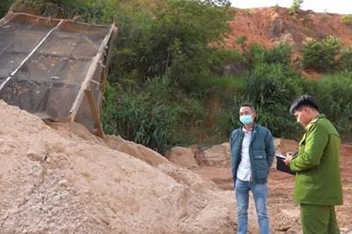 Khởi tố, tạm giam đối tượng khai thác trái phép hơn 6.000m3 cát