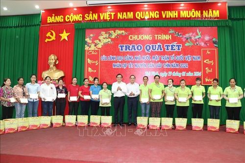 Phó Thủ tướng Trần Lưu Quang thăm và chúc Tết tại tỉnh Trà Vinh