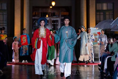 Duyên dáng tà áo dài Việt Nam tại tỉnh Fukuoka (Nhật Bản)