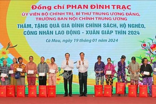 Trưởng Ban Nội chính Trung ương Phan Đình Trạc thăm, chúc Tết tại Cà Mau