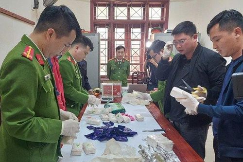 Nghệ An: Bắt hai kẻ vận chuyển số lượng ma túy cực lớn