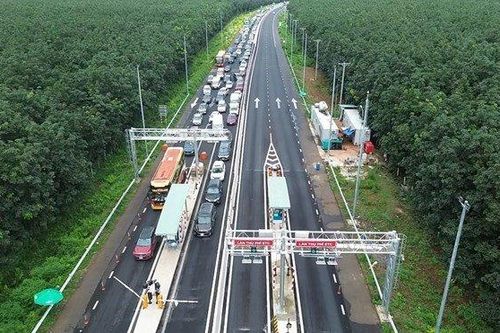 Cử tri phản ánh về vấn đề đường dân sinh ven cao tốc, Bộ GTVT nói gì?