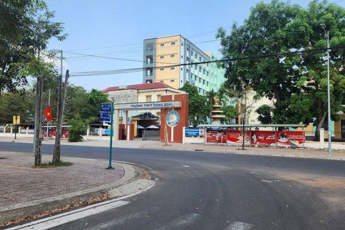 Bình Phước: Ô nhiễm vì bãi rác gần trường học và khu dân cư