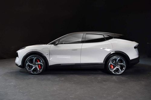 SUV công suất 918 mã lực, giá gần 2,4 tỷ đồng