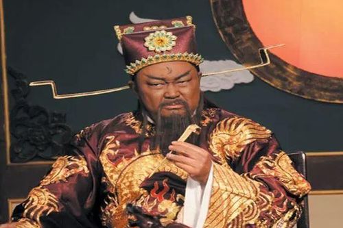Được vua ban thưởng cả thành Lư Châu, Bao Công đáp lại 14 chữ, giúp dòng họ Bao ngàn đời hưng thịnh