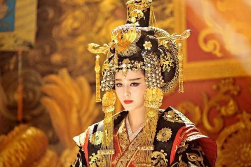 Bị chế giễu là 'gà mái biết gáy', Võ Tắc Thiên khiến tất cả những người phản đối phải im miệng chỉ bằng duy nhất 1 con chữ
